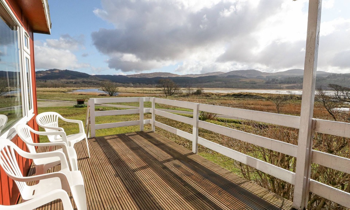 Lochgilphead Cottage | LOCHEAD CHALET, pet friendly, with a garden in Lochgilphead