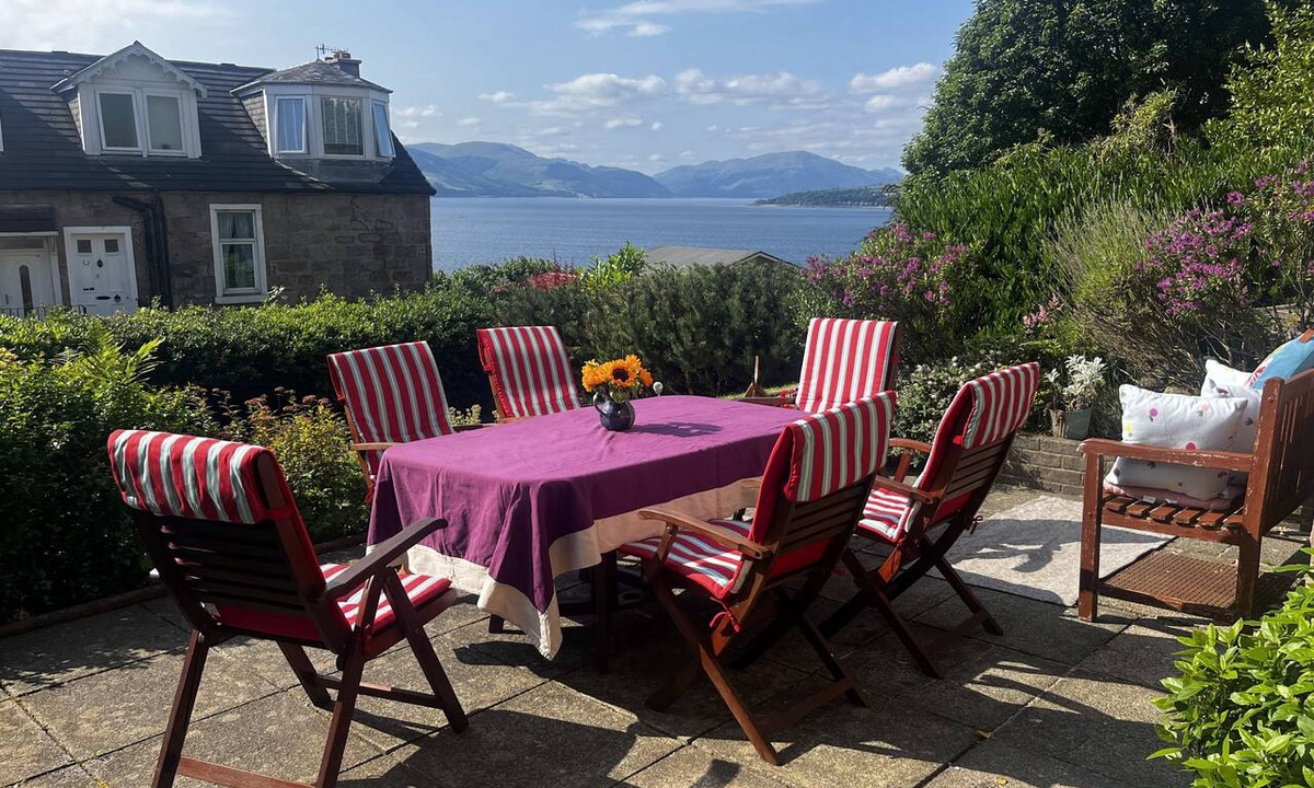 Gourock Apartment | Lochview@33a | Family-Friendly with Beautiful Loch Views