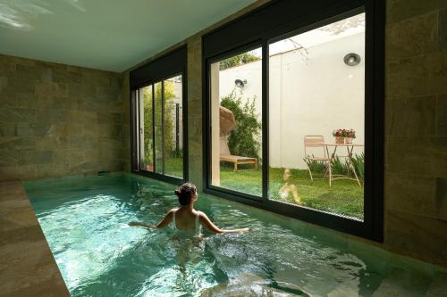 Figueres Apartment | Loft Spa Piscina Climatizada, Cine y Parking