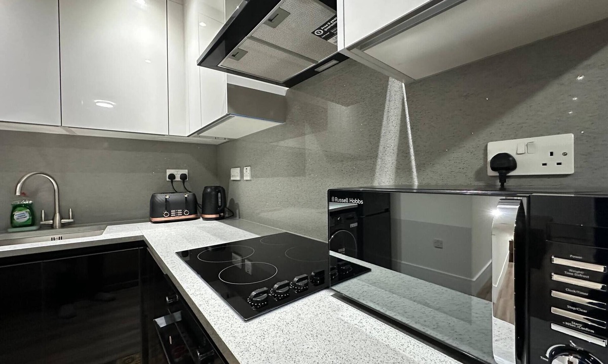 Loxford Apartment | London 1 bed Luxe flat Ilford Beautiful