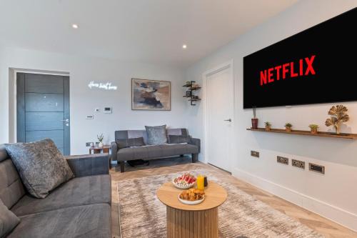 Barnet Apartment | London 1BR Flat Sleeps 5 Comfortably Pool Table Near Tube
