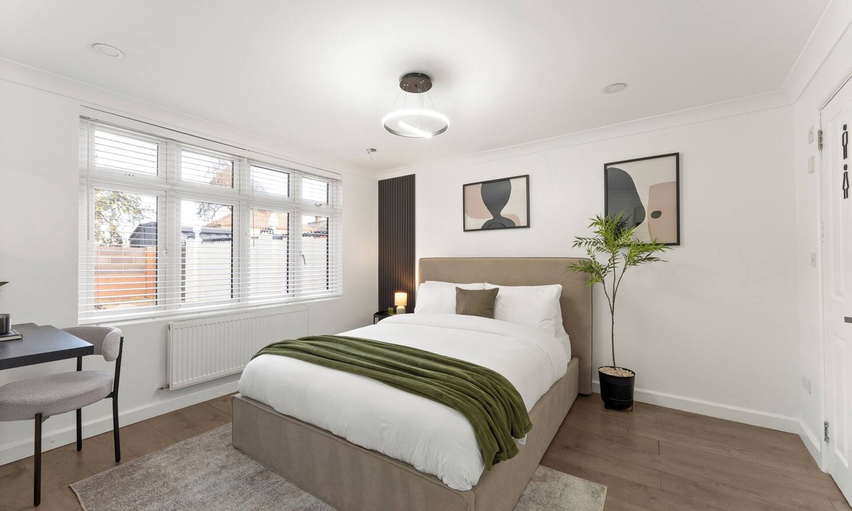 Stratford and New Town House | London 3 Bedroom Cosy Clean Home Sleeps 6 Stratford Excel Modern