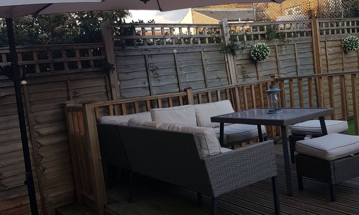 Cann Hall House | LONDON. Great house. Great location. 4 bedrooms. 8 beds. Beautiful garden.
