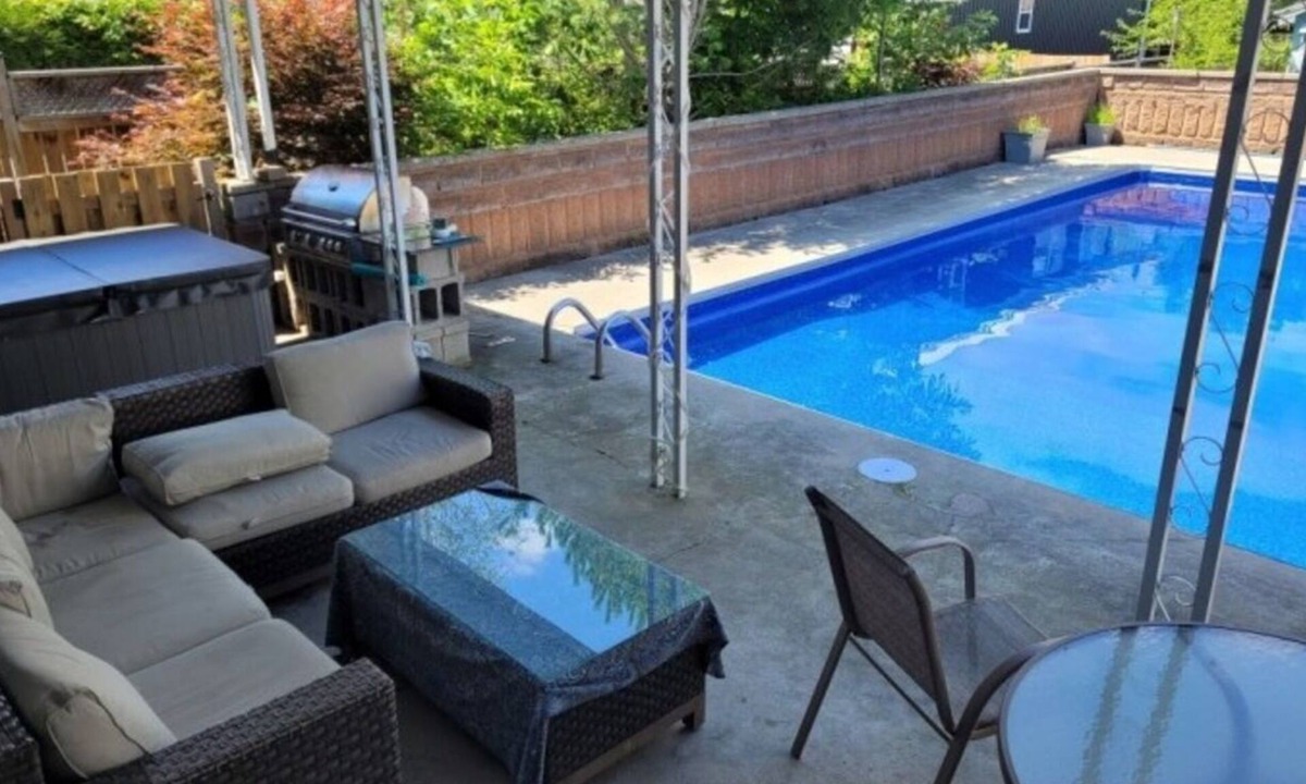 Port Stanley Cottage | Long term only - 4+BDR Riverfront Retreat with Private Pool and Yard