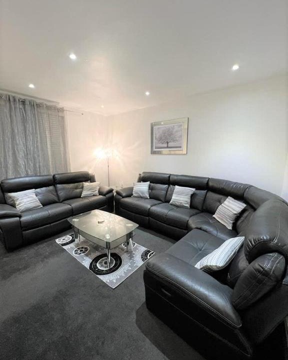 Hurlet Apartment | Lovely 2 Bed Apt close to Silverburn Mall