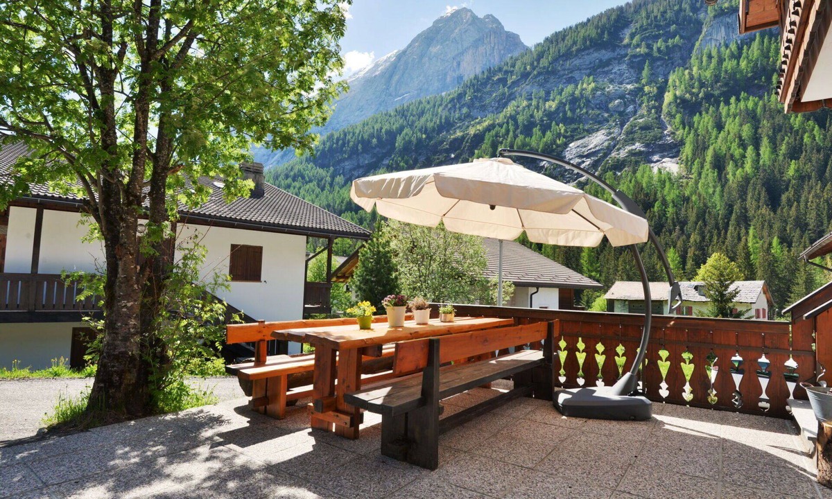 Canazei Apartment | Lovely apartment for 6 people with WIFI, TV and patio