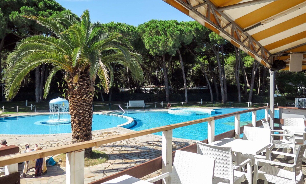 Baia Domizia House | Lovely apartment in villa for 6 people with WIFI, A/C, pool, TV and terrace