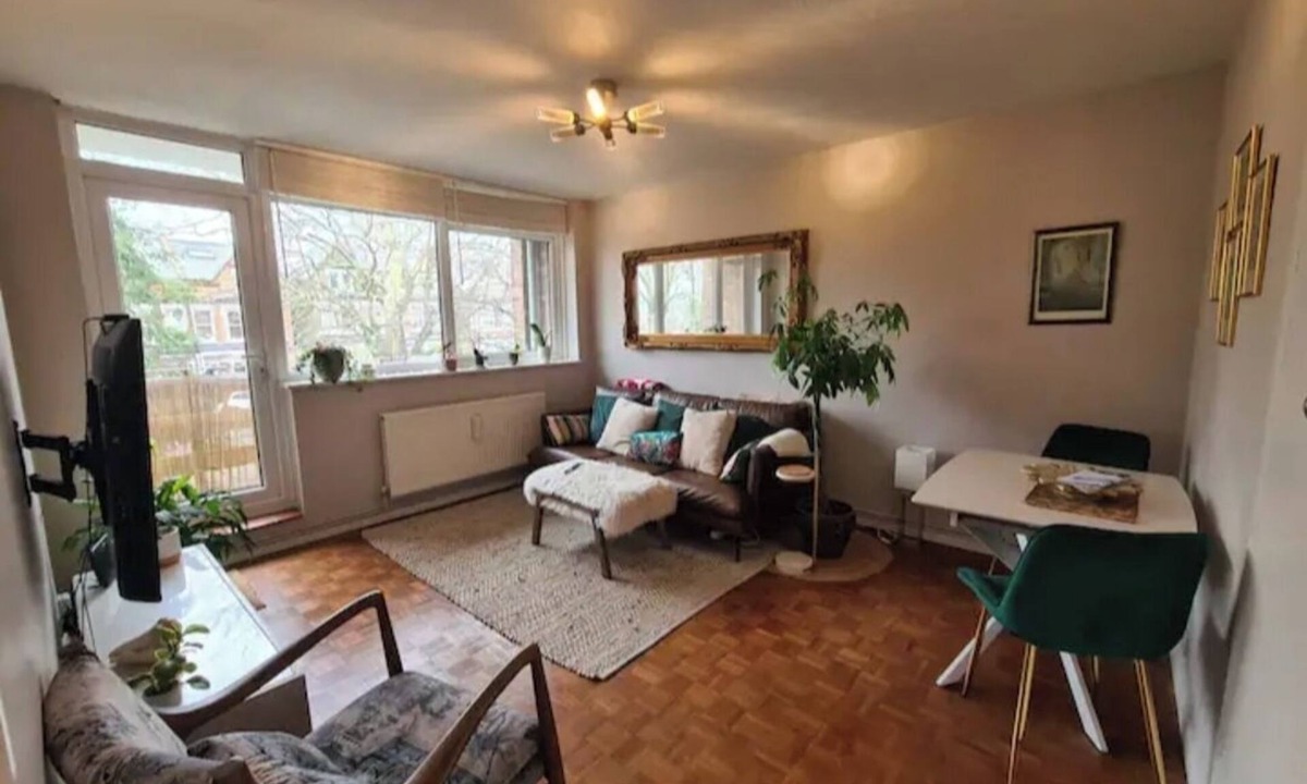 West Ham Apartment | Lovely one bedroom Blackheath with office room