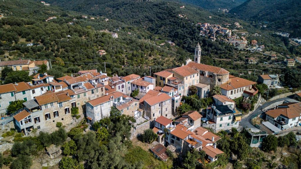 Dolcedo Apartment | Lovely renovated apartment near Dolcedo