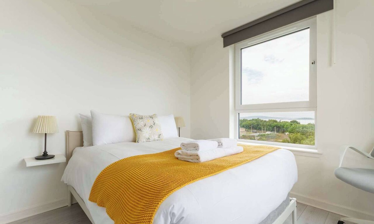 Granton Apartment | Lovely Sea View 2BDR Flat in Edinburgh