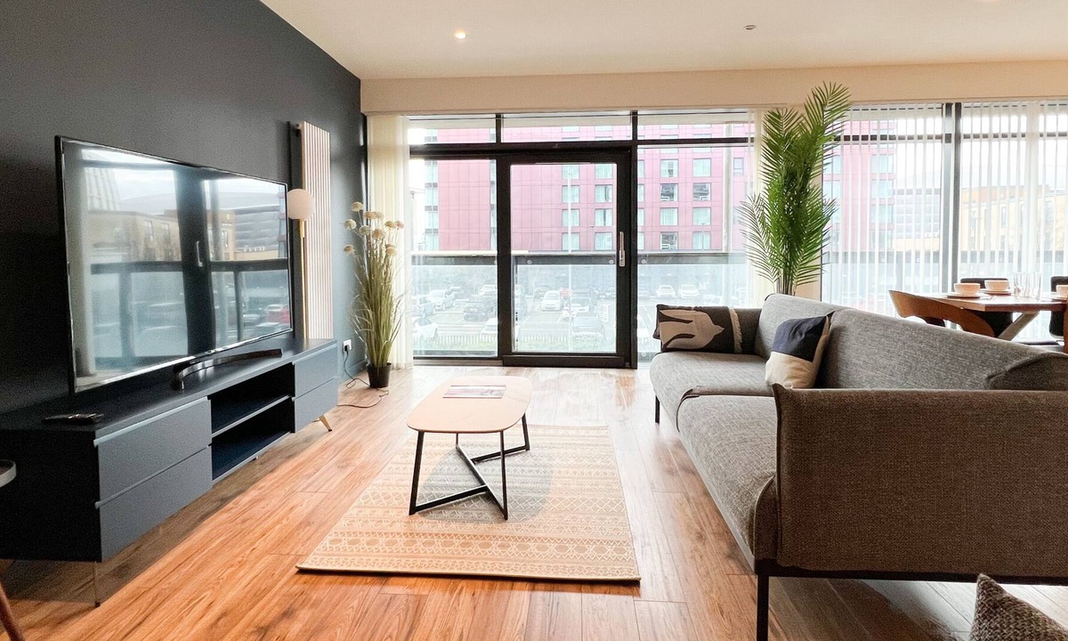 Finnieston Apartment | Lovely Spacious Apartment with Hydro & SECC