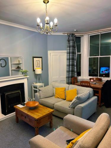 Newhaven Apartment | Lovely Sunny 2 Bed Home Edinburgh Coast
