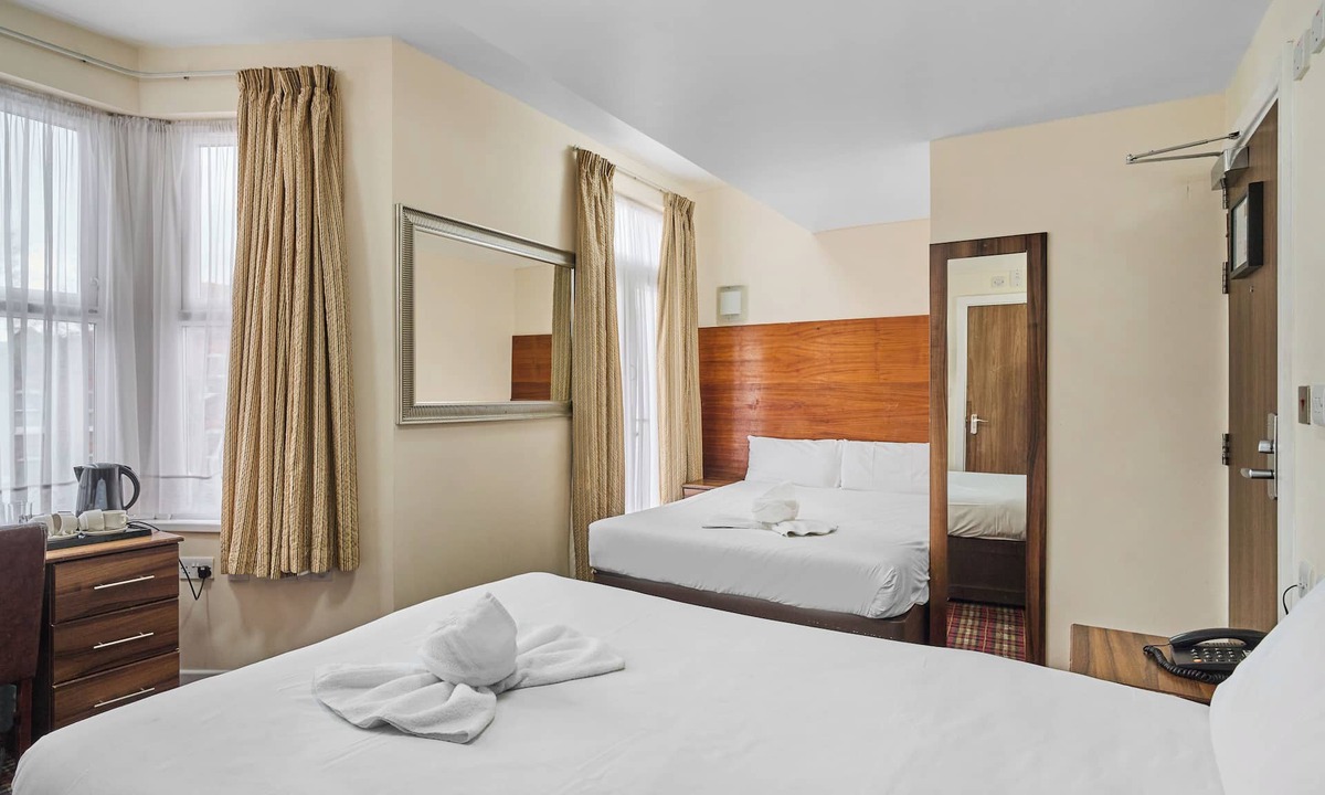 Valentines Hotel | Lucky 8 Hotel