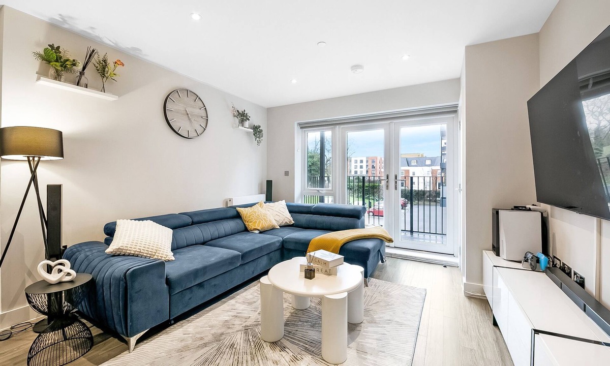 Stone Apartment | Luxurious 2 bed Flat in Greenhithe