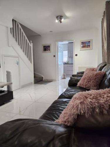 Greenwich Apartment | Luxurious 2 Bedroom House With Garden And Free Parking