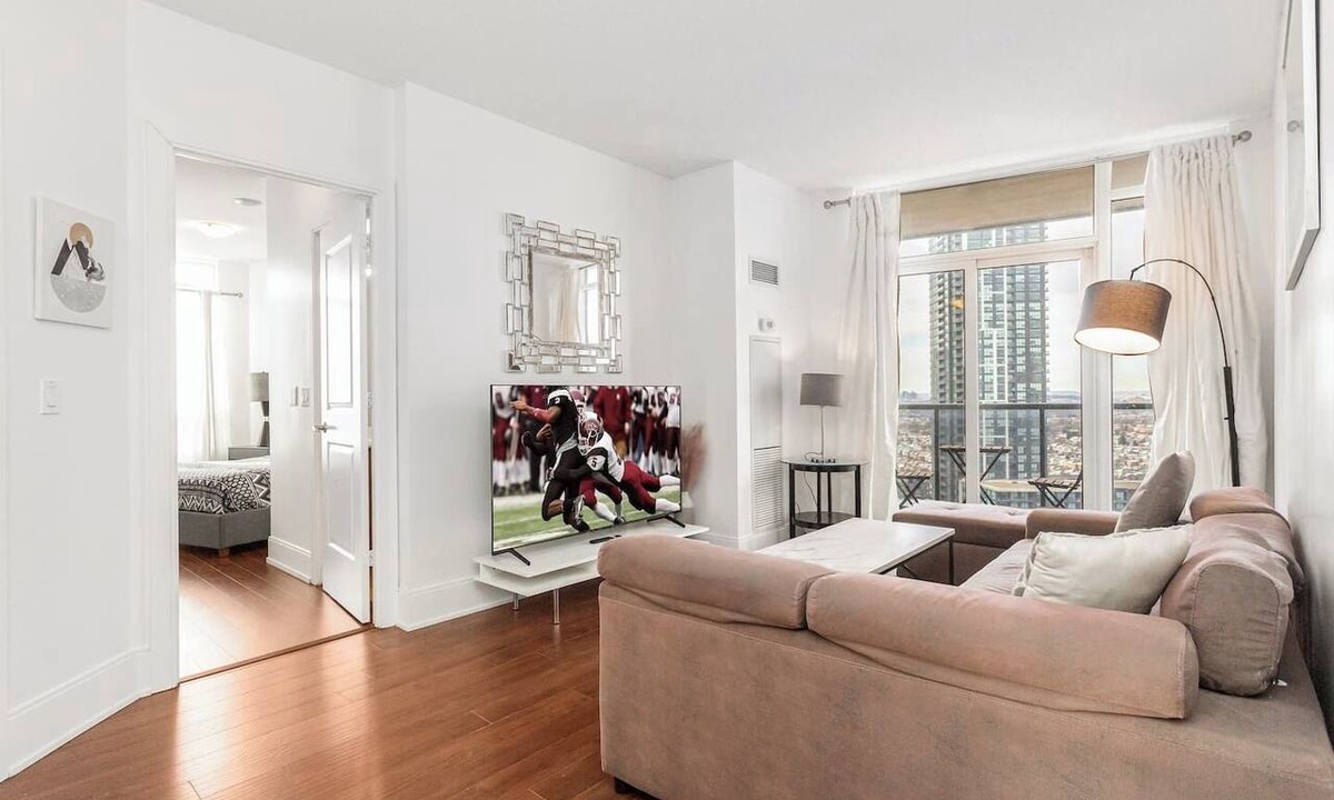 Downtown Mississauga Condo | Luxurious 2BR/2BATH Condo- Steps from Square One