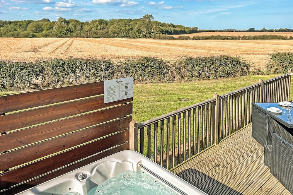 Withernsea Ski Chalet | Luxurious and contemporary Finnish log lodge.