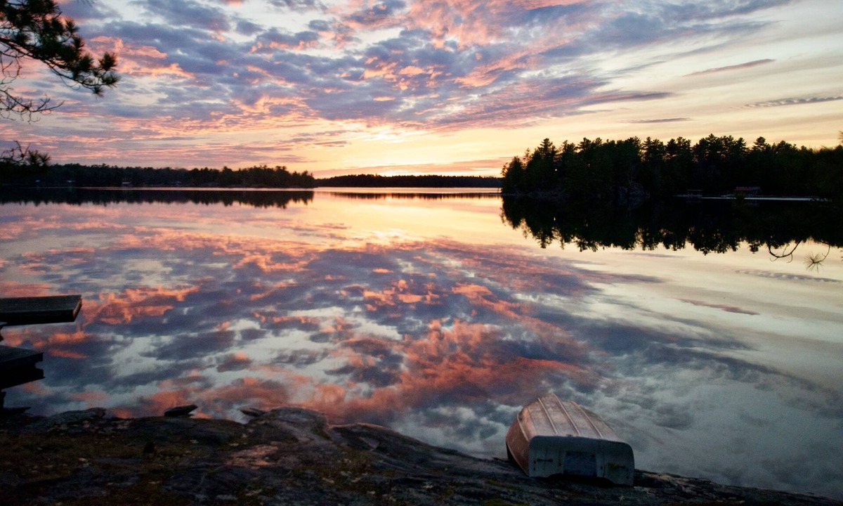 Burleigh Falls House | Luxurious lake house, sunset views and Muskoka room