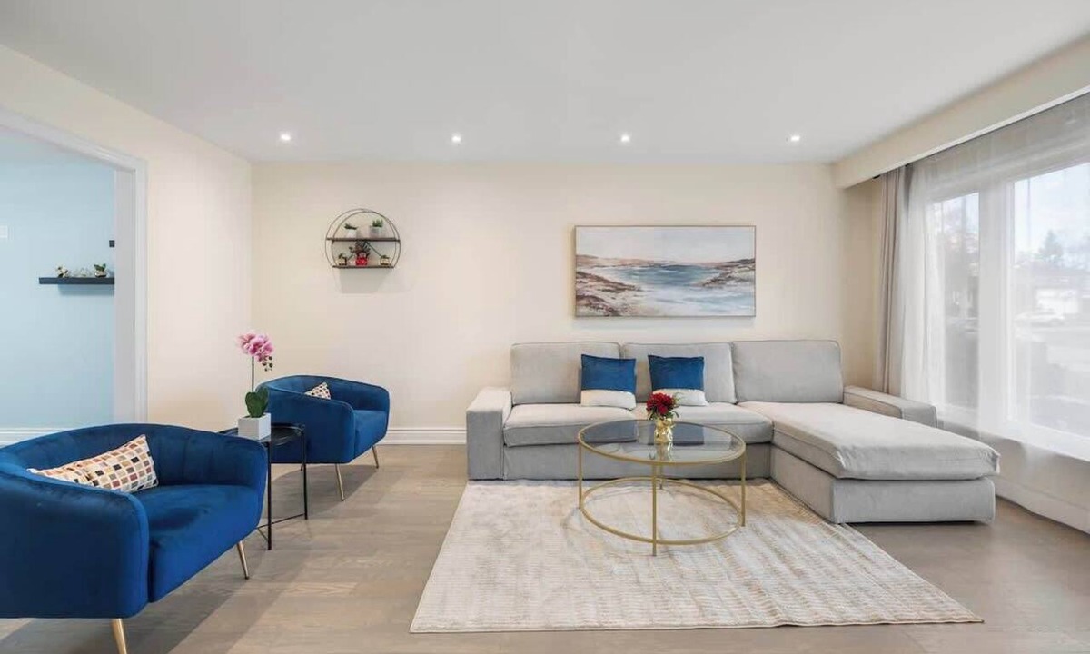 L'Amoreaux House | Luxurious Modern 7B3.5B Home + Magnificent Patio