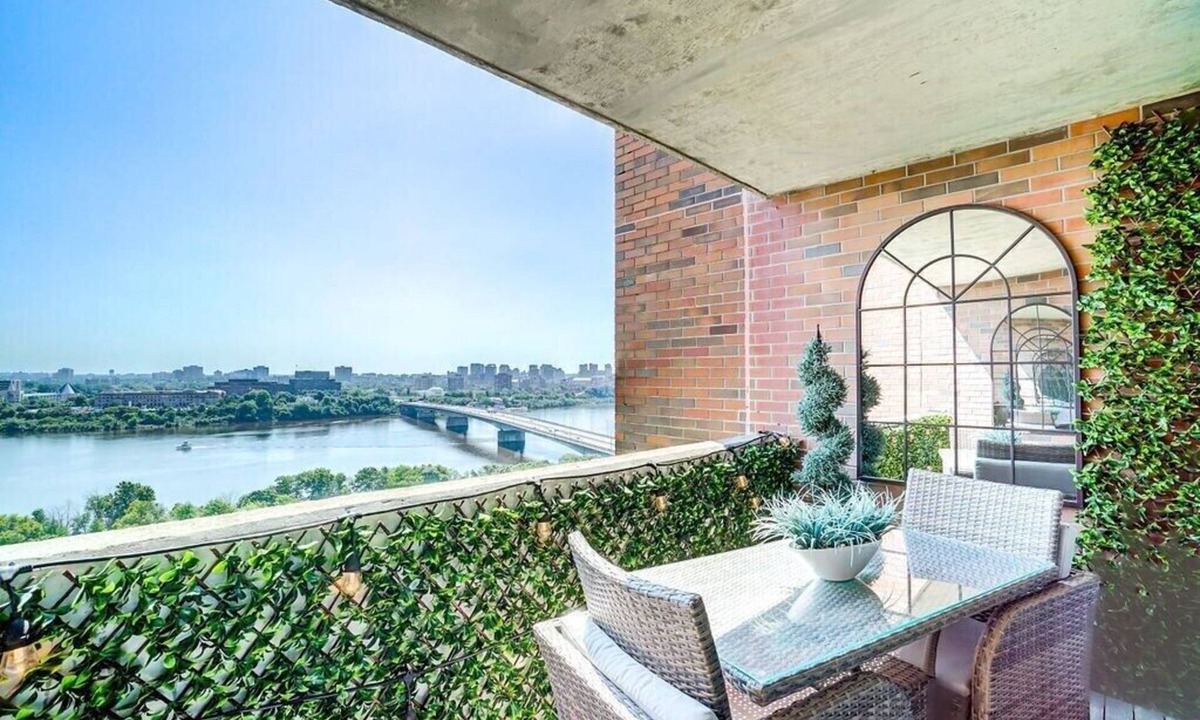 Hull Apartment | Luxurious river-view condo 2 minutes from Ottawa