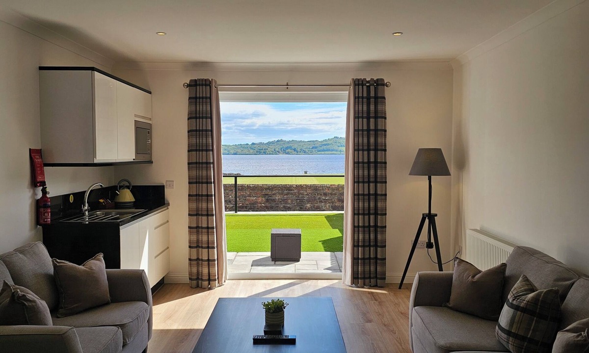 Balmaha Apartment | Luxury 1 Bedroom apartment with Loch View *WHW*