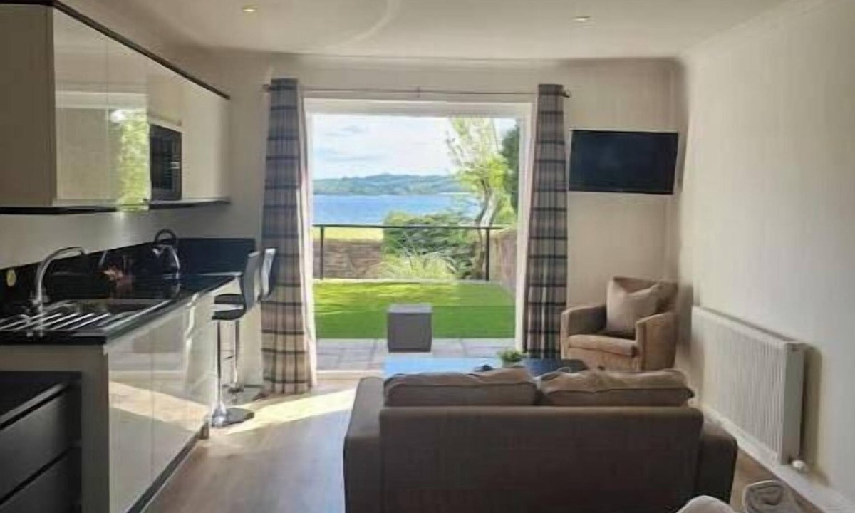 Balmaha Apartment | Luxury 1 Bedroom Apartment with Loch View *BL*
