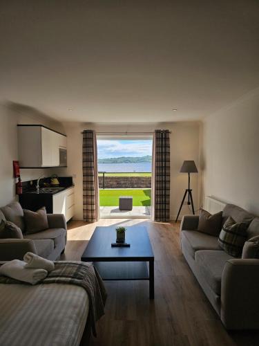 Balmaha Apartment | Luxury 1 Bedroom apartment with Loch View WHW