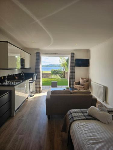 Balmaha Apartment | Luxury 1 Bedroom apartment with Loch View BL