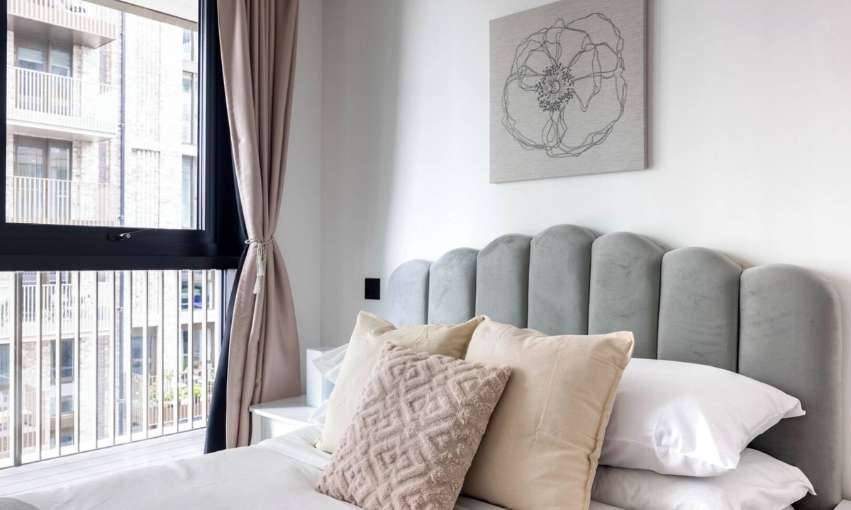 Wapping Apartment | Luxury 2BR Apartment with A/C- Wapping