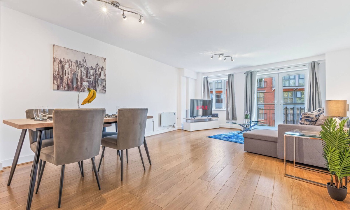 The Westside Apartment | Luxury 2BR Apartment w/Balcony views + Parking