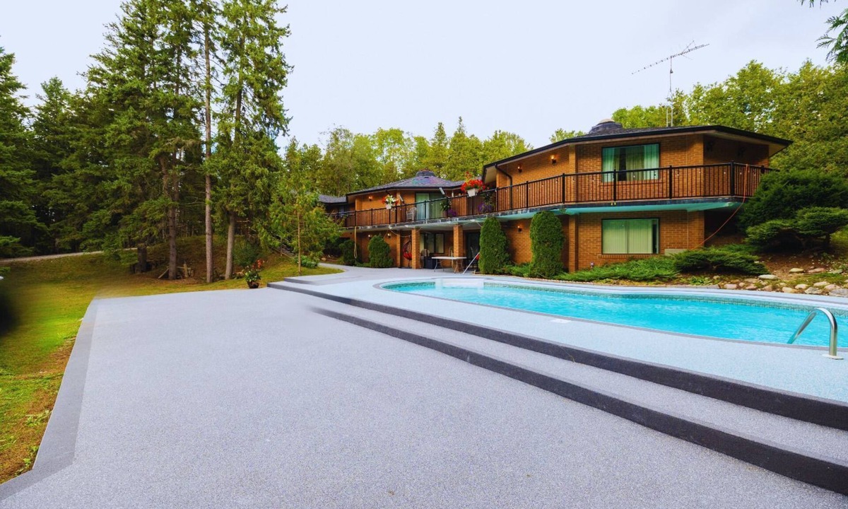 Pickering Villa | Luxury 5 Bedroom Nature Villa in Beautiful Pickering with Swimming Pool