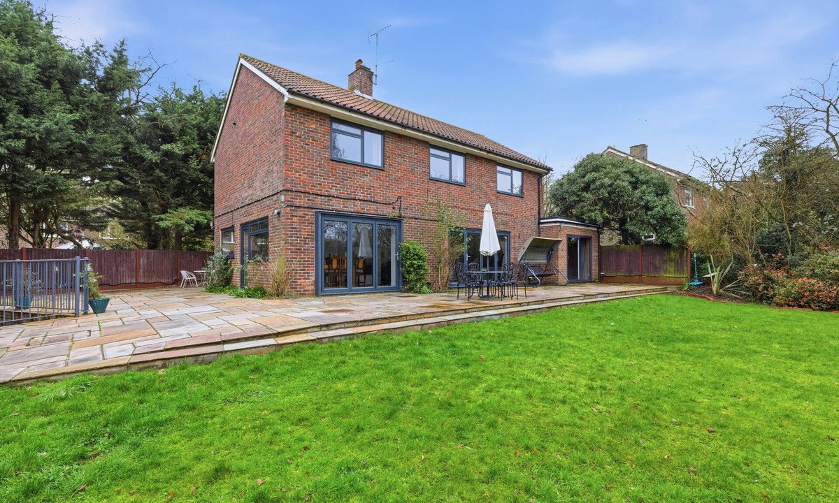Harlow House | Luxury 5BR Home | Pool, Games Room & Easy London Access