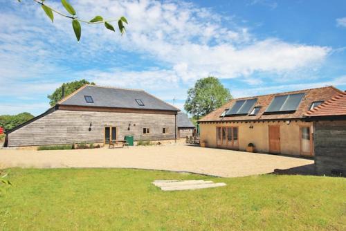 Shadoxhurst House | Luxury barn conversion in the Kentish countryside