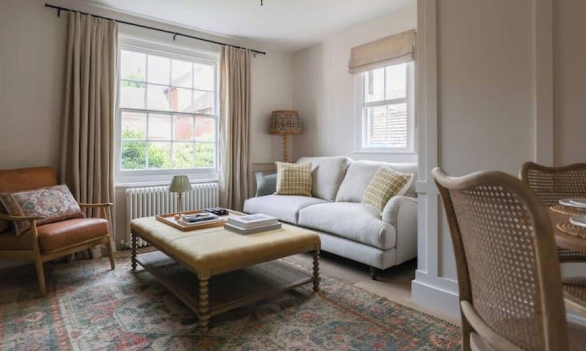 Harpenden Apartment | Luxury Boutique Duplex 17th cent. central city- 20 min. Direct Train into London