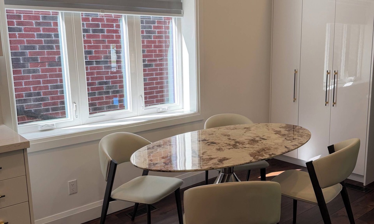 Old East York House | luxury bungalow in a quiet neighborhood,