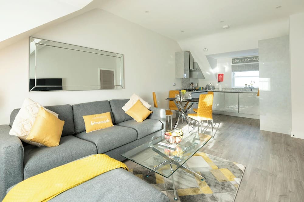 Reading Apartment | Luxury Central Apartment with Gated Parking