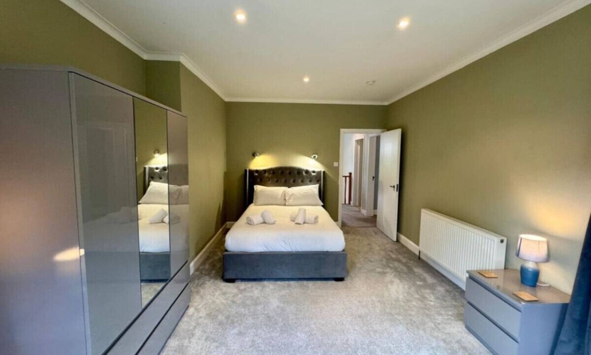 Cramond Bridge House | Luxury Cramond Villa - Sleeps 10