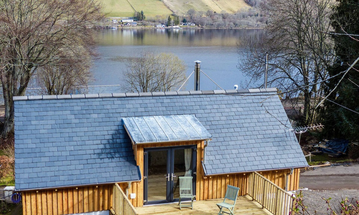 Lewiston Cottage | Luxury Croft over looking Loch Ness & Urquhart Bay. Loch Views.