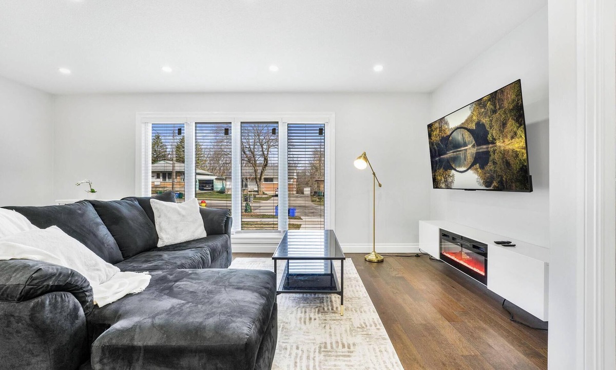 Kitchener House | Luxury Estate newly Renovated with 5 BD and 65 inch TV