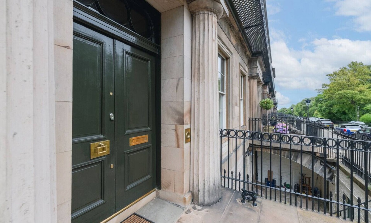 New Town Villa | Luxury Georgian Terrace, with superb views of Arthur`s seat