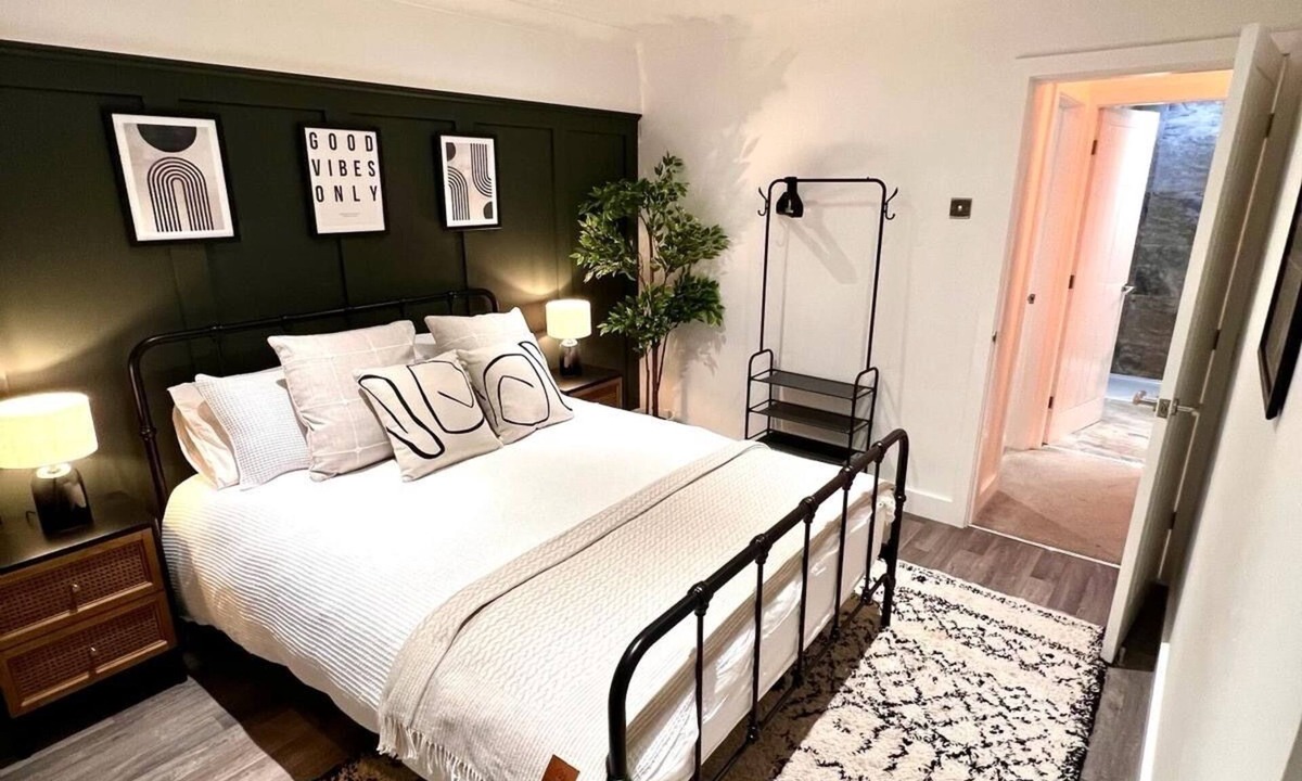 Cleethorpes House | Luxury Hot Tub 1 King Bed 1 Single Bed Private Parking 90sec walk to the beach