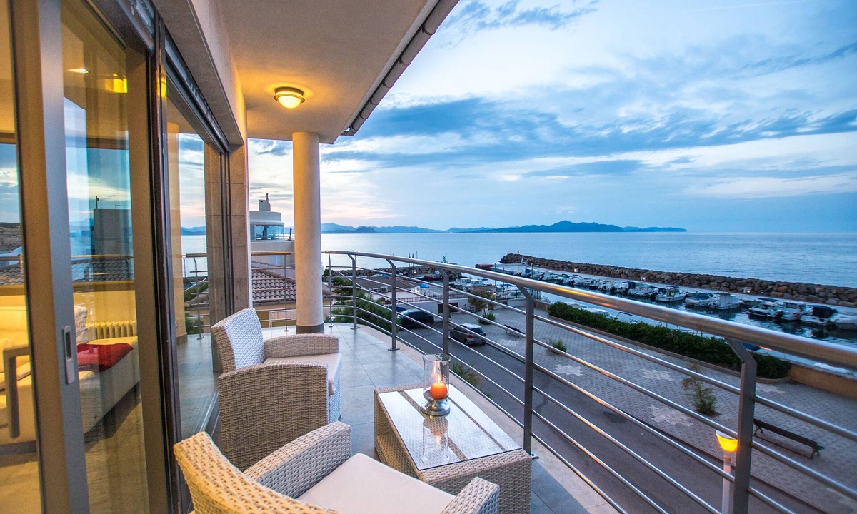 Son Serra de Marina Villa | Luxury house on the front line of the sea