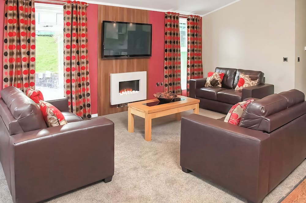 Lochgoilhead Ski Chalet | Luxury Lodge 3 bed Hot Tub