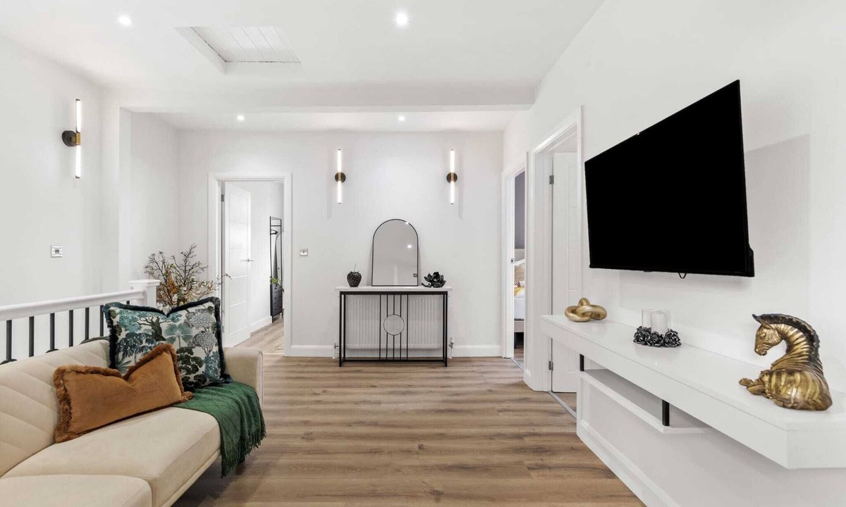 Cann Hall Apartment | Luxury London Stratford 3 bedroom Flat.