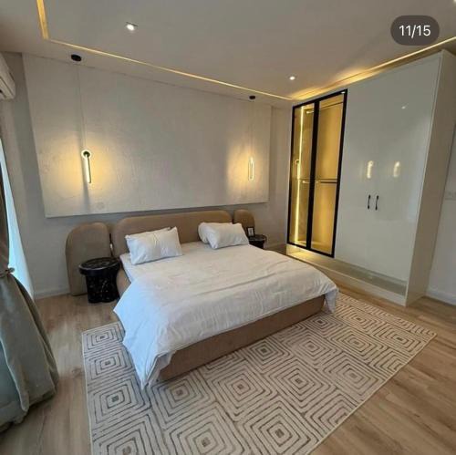 Waltham Cross House | Luxury master bedroom in Cheshunt