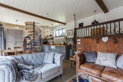 Burley Apartment | Luxury New Forest Barn, ideal for couples