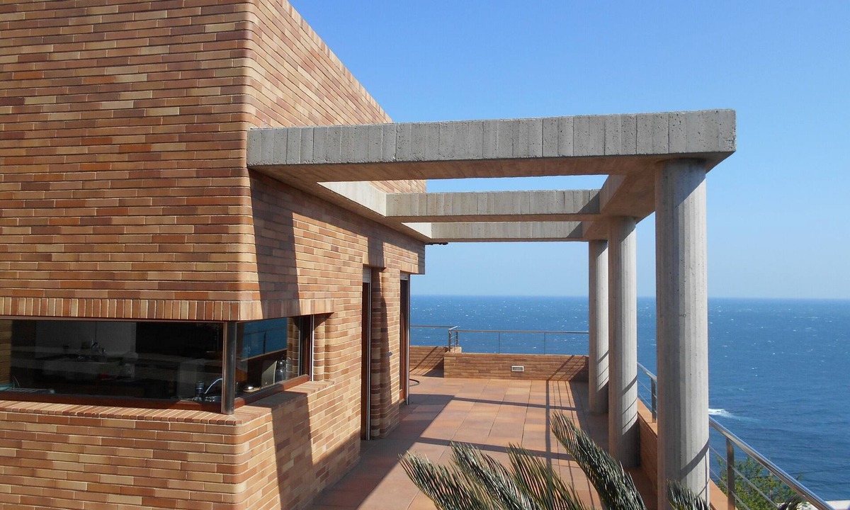 Llanca Apartment | Luxury penthouse with terrace and jaquzzi the panoramic sea views