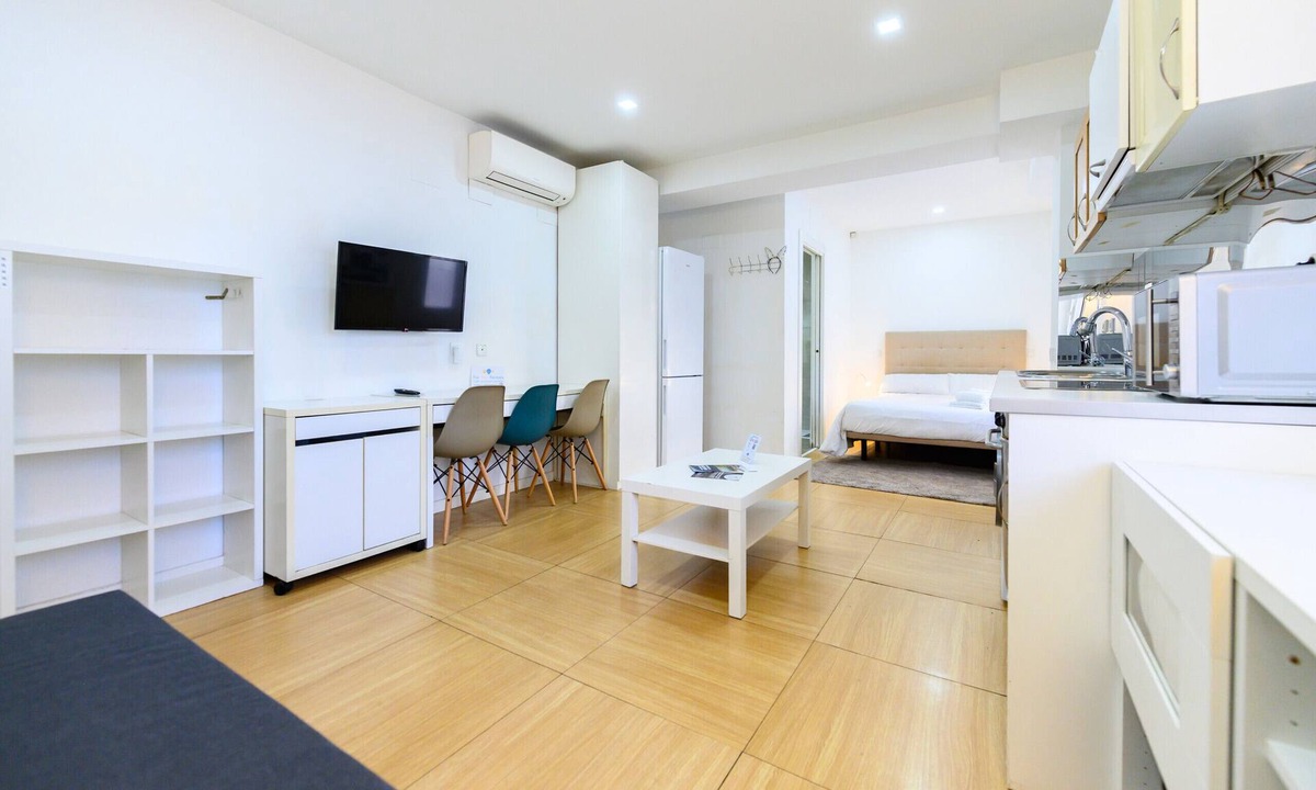 Ciudad Lineal Apartment | M (EMO470B) Cozy studio in Ciudad Lineal