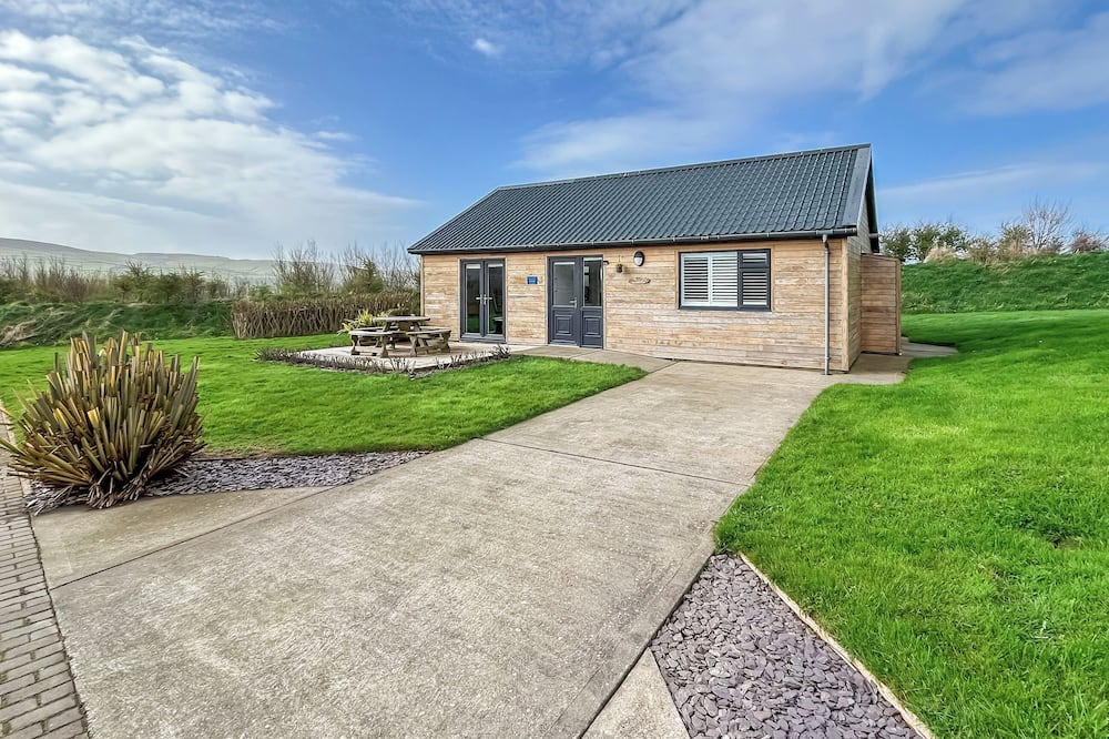 Peel Cottage | Magnolia Lodge - UK51603