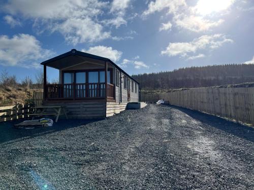 Cumnock Apartment | Maneight Retreat with Hot tub